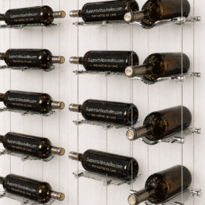 bouteilles de vin suspendues